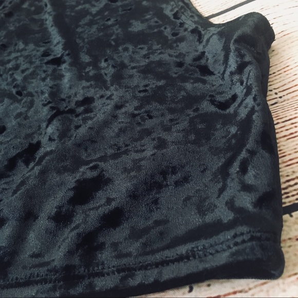 🆕 F21 Crushed Velvet Navy Crop Top - Picture 3 of 8